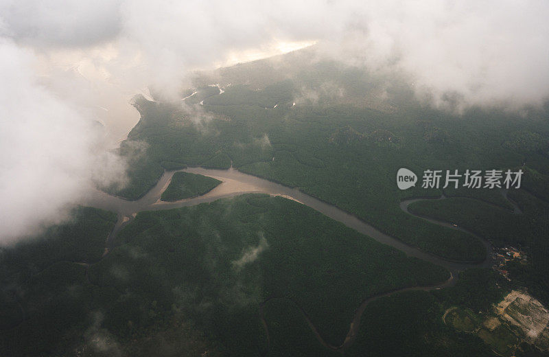 从飞机上鸟瞰泰国南部的trang beach海热带自然岛屿